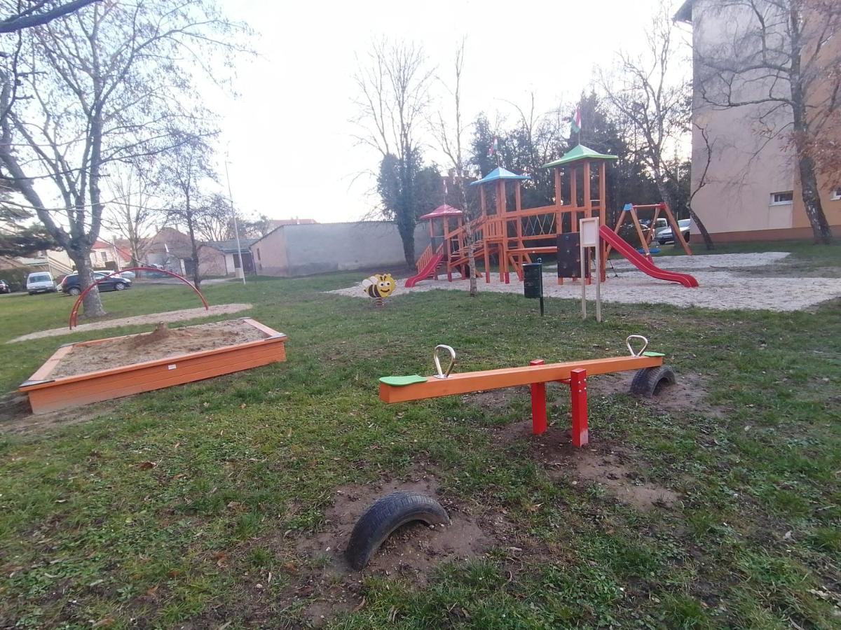 Newisland Family Apartman Sárvár Kültér fotó